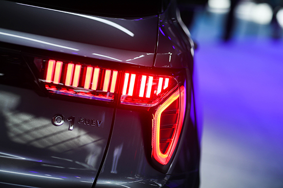领克 01 PHEV是领克首款新能源车型，标志着领克汽车正式开启了新能源领域的全面布局.jpg