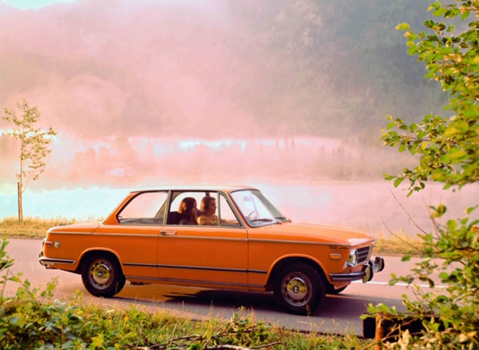 01.BMW 2002.jpg