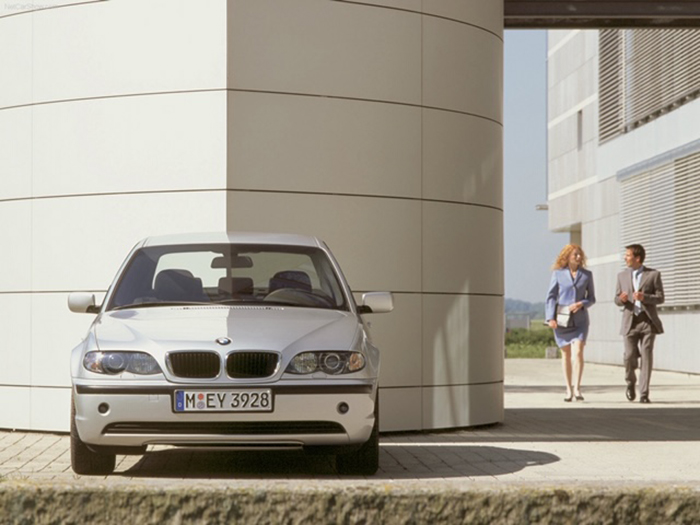 06.第四代BMW 3系.jpg