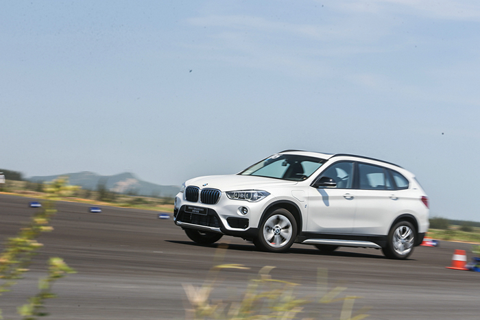 05.BMW X1插电式混合动力里程升级版场地试驾..jpg