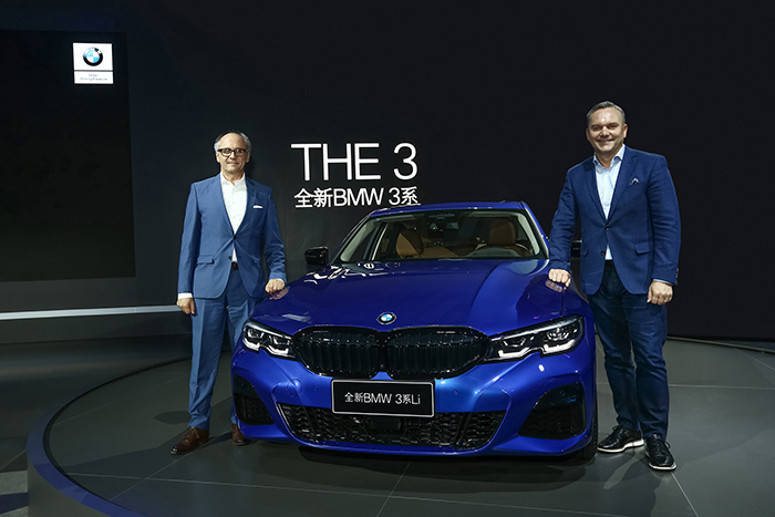 03.魏岚德博士、高翔先生与全新BMW 3系Li合影.jpg