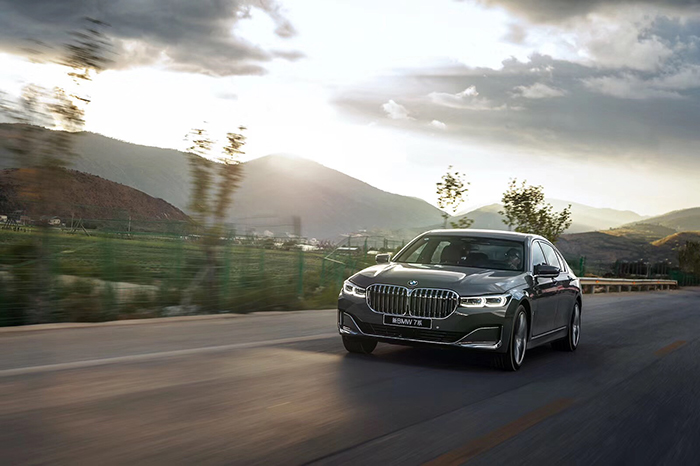 02. 新BMW 7系.jpg