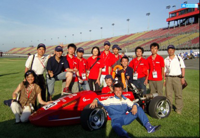 湖南大学赛麟睿速赛车队2007年参加大学生方程式赛车——美国赛.jpg