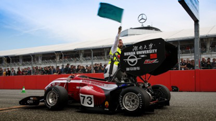 2015年的德国大学生方程式汽车大赛上湖南大学赛麟睿速赛车队的赛车.jpg