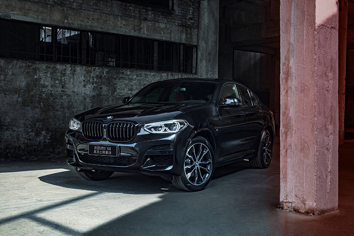 01.新BMW X4黑骑士限量版.jpg