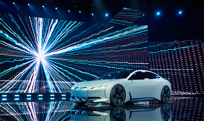 P90281940_highRes_the-bmw-i-vision-dyn.jpg