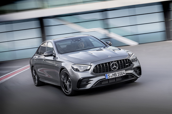 08-全球首发的新一代AMG E 53 4MATIC+轿车拥有呼之欲出的动感气息和雷霆万钧的驾享体验.jpg