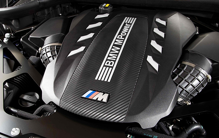 02.全新V8双涡轮增压发动机.jpg