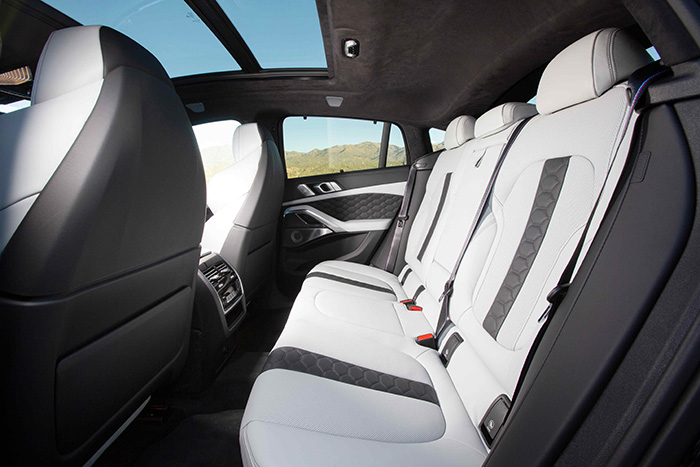 07.全新BMW X5 M和全新BMW X6 M-后排.jpg
