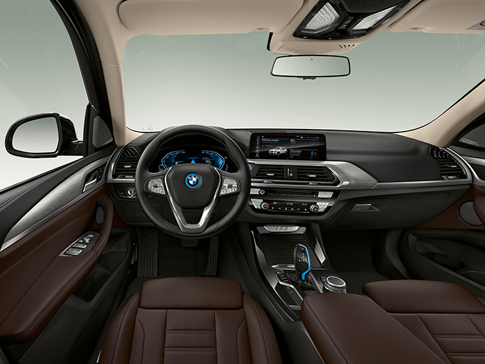 05.创新纯电动BMW iX3驾驶座舱.jpg