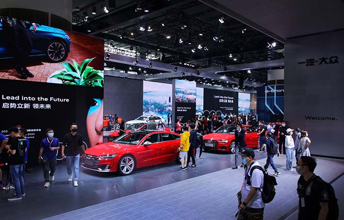 1.一汽-大众奥迪携焕新产品矩阵，震撼亮相2020广州车展.jpg