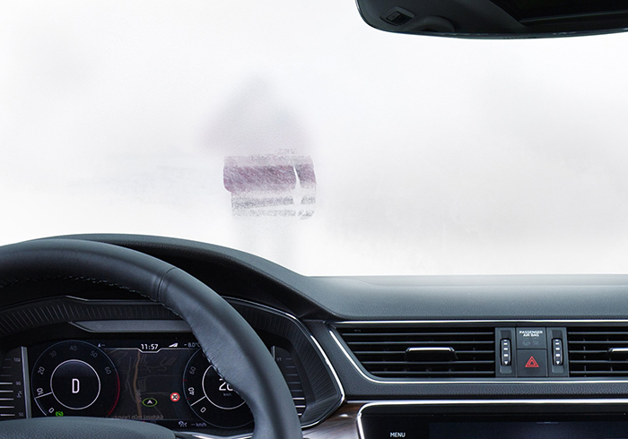 新闻图片2：斯柯达冰雪季驾车安全提示：清晨驾车 临行勿忘清雪除霜.jpg