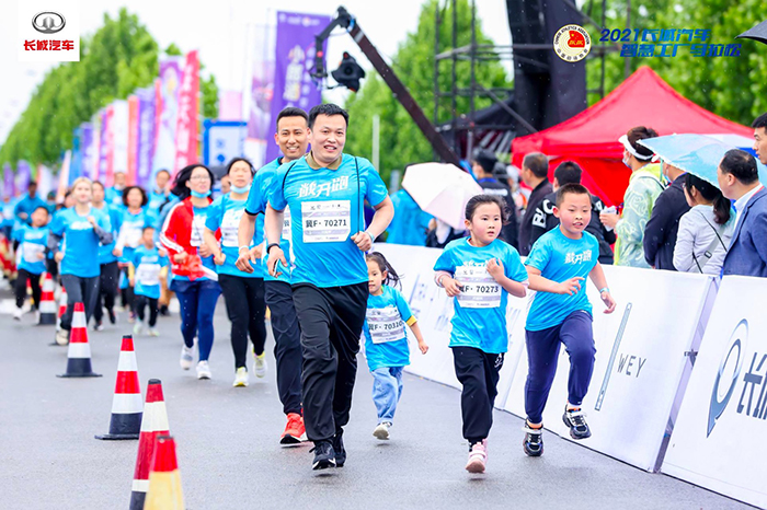 家庭跑现场.jpg