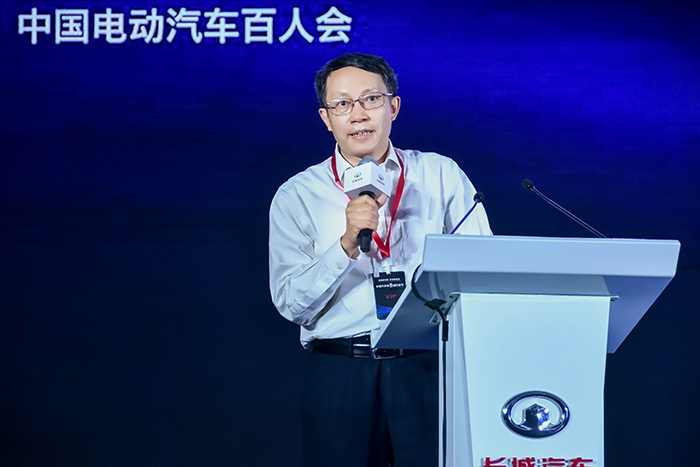清华大学车辆与运载学院教授、汽车安全与节能国家重点实验室主任、国家智能网联汽车创新中心首席科学家 李克强.jpeg