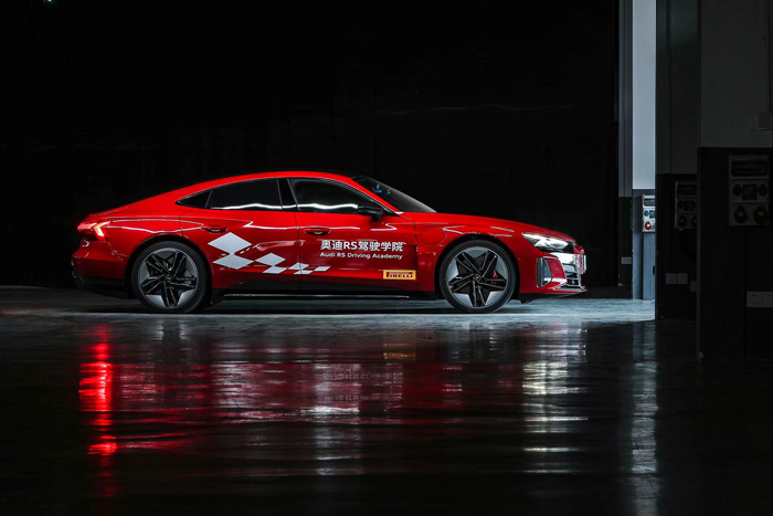 6、奥迪RS e-tron GT以强大纯电性能征服赛道.jpeg