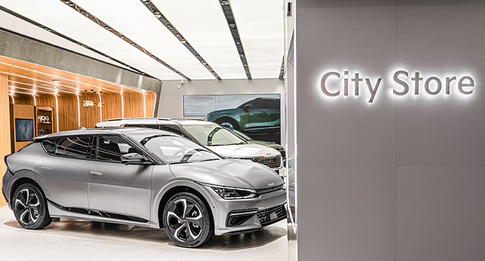 海外市场备受好评的EV6亮相City Store城市展厅.jpg